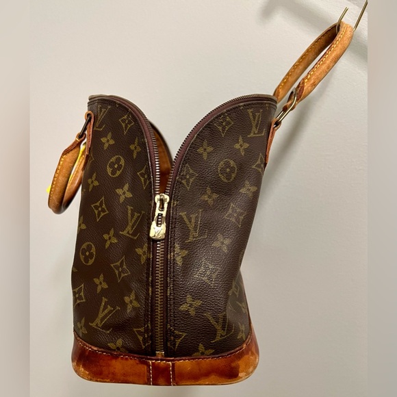 Louis Vuitton Handbag - Picture 8 of 10